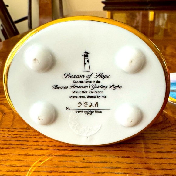 Thomas Kinkade, “BEACON OF HOPE” Lighthouse Music Box - Picture 3 of 5